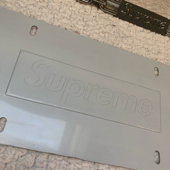 Supreme license plate cover - Picture 3 of 4